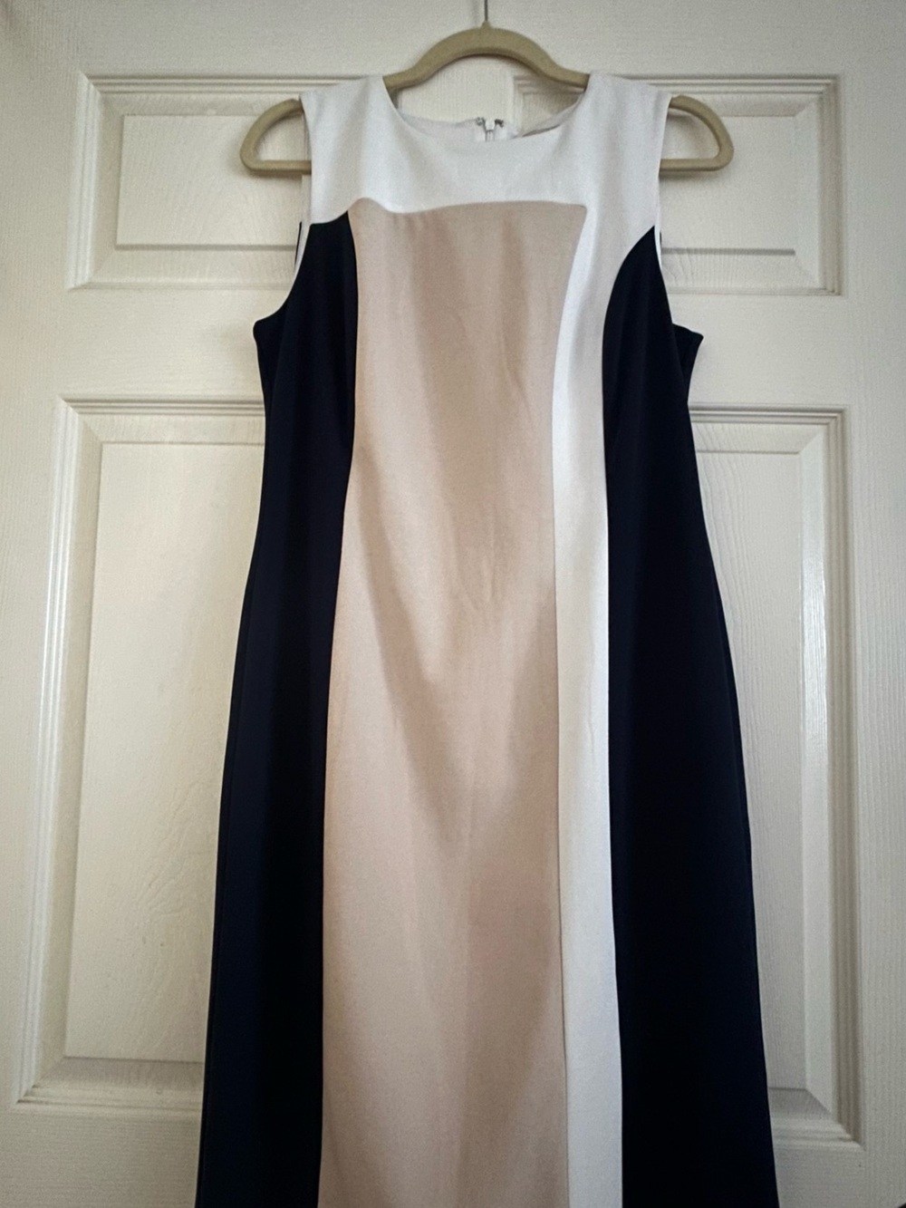 Roz & Ali Sleeveless Colorblock Midi Dress in Black, White & Beige